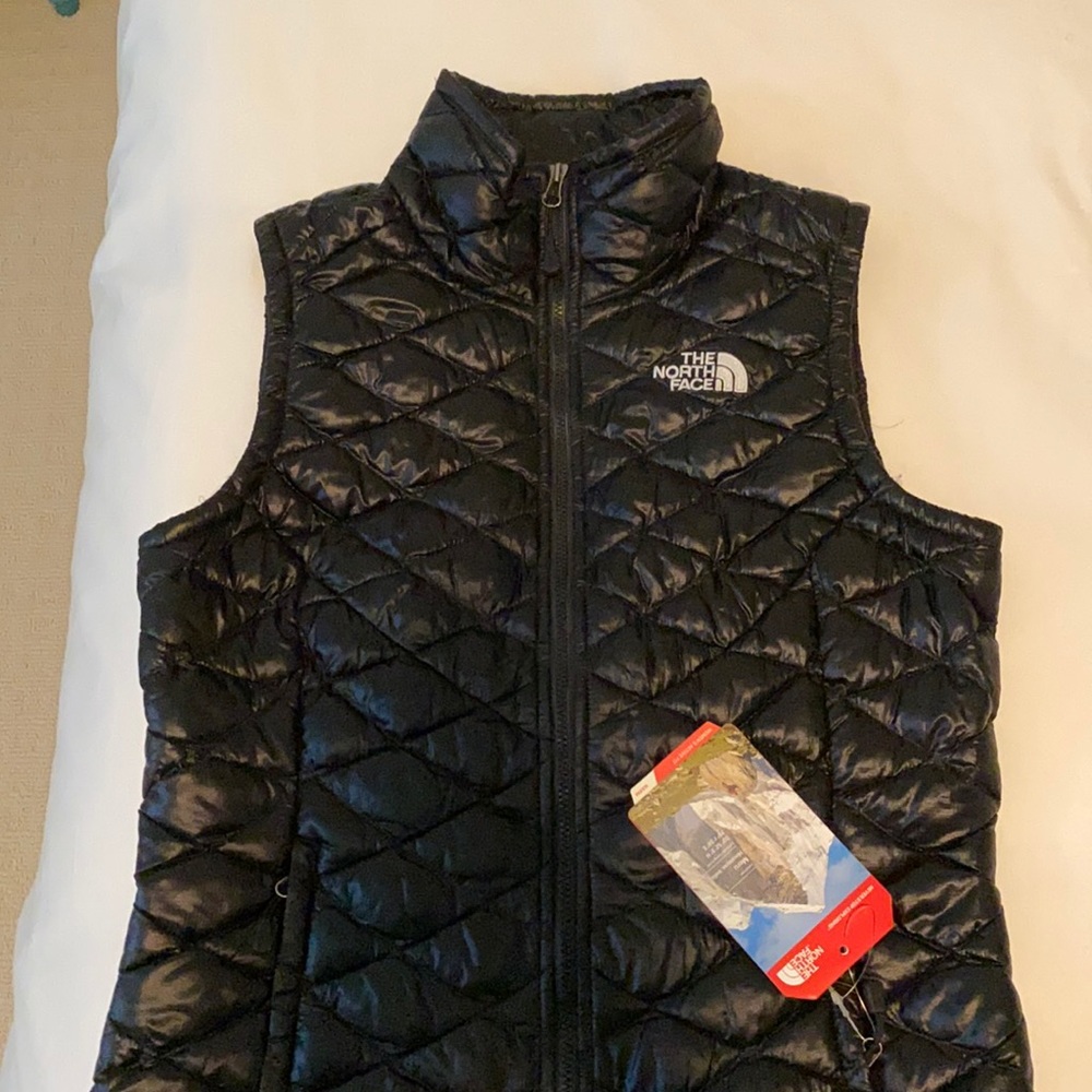 North Face Women’s thermoball vest NWT